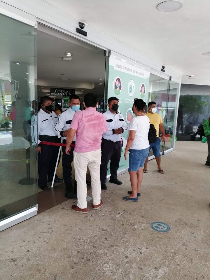 Cancún: Niegan acceso a plazas comerciales a personas sin prueba COVID
