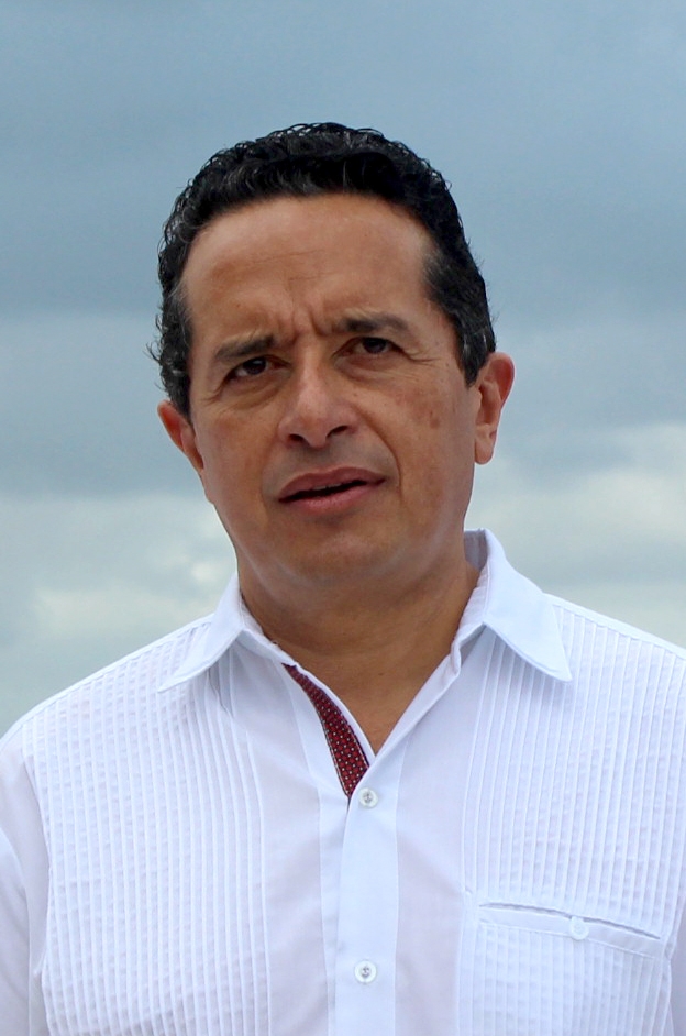 Gobernador Carlos Joaquín ya habla con alienígenas; les da la bienvenida a Quintana Roo