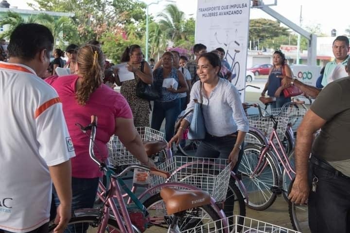 Mujeres exigen a excandidata de Cozumel 'dar la cara' tras incumplir entrega de bicicletas
