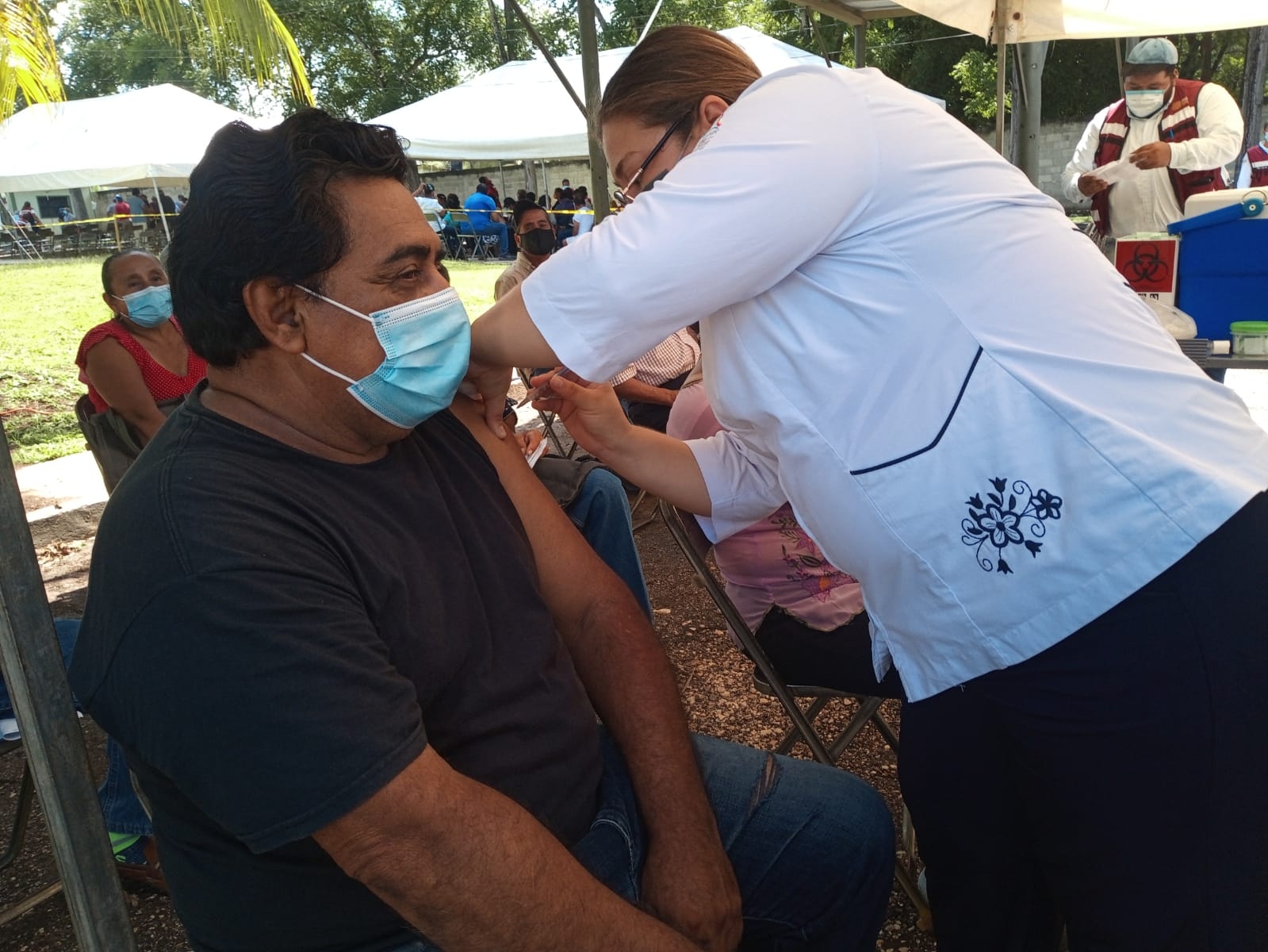 Comienza aplicación de segundas dosis a adultos de 50 a 59 años en Escárcega Campeche