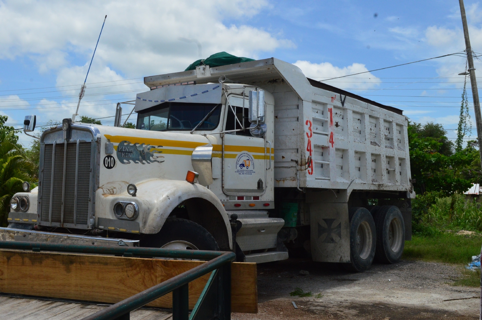 Volqueteros de la CTM exigen abrir tramos del Tren Maya en Campeche