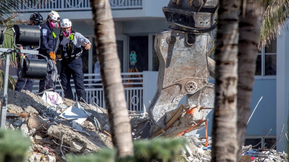 Aumenta a 22 la cifra de muertos por colapso de edificio en Miami; aprueban demolición