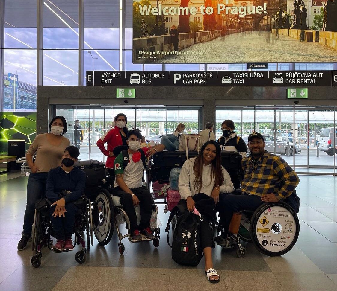 Luego de más de 15 horas de vuelo, la selección paralímpica de tiro con arco de México llegó sana y salva a Praga