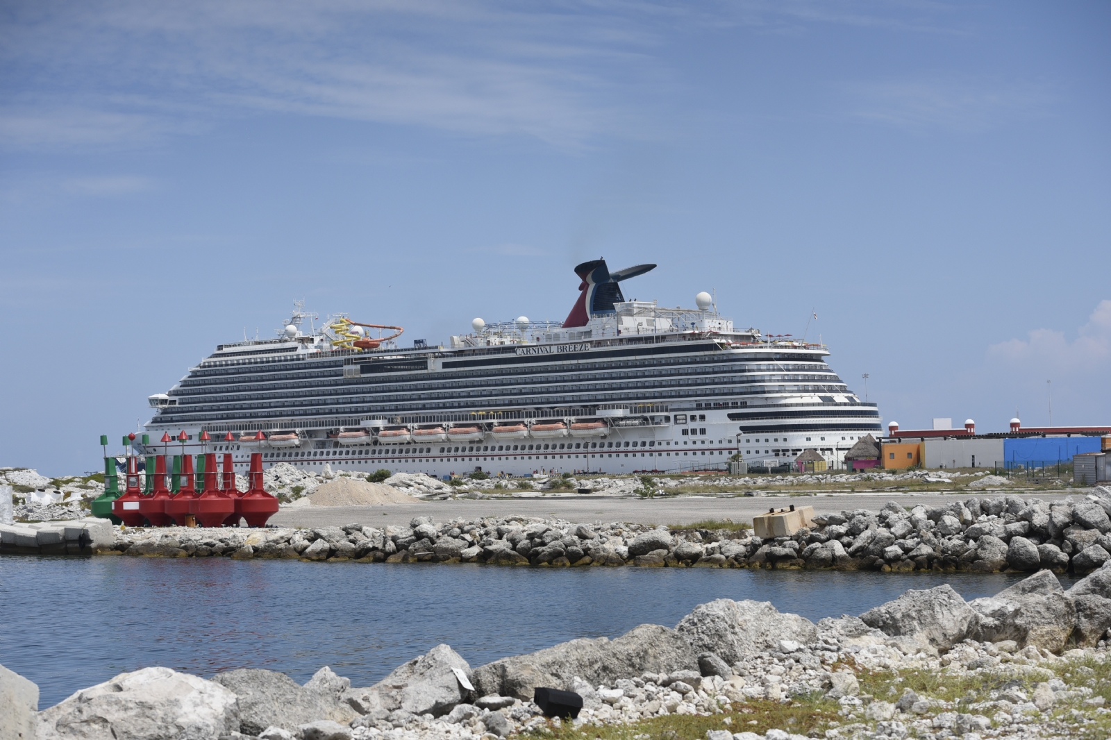 El 26 de julio llegó el crucero Carnival Breeze al puerto de Progreso