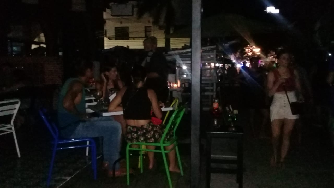 Negocios de la Quinta Avenida se ven afectados por 'apagón' en Playa del Carmen