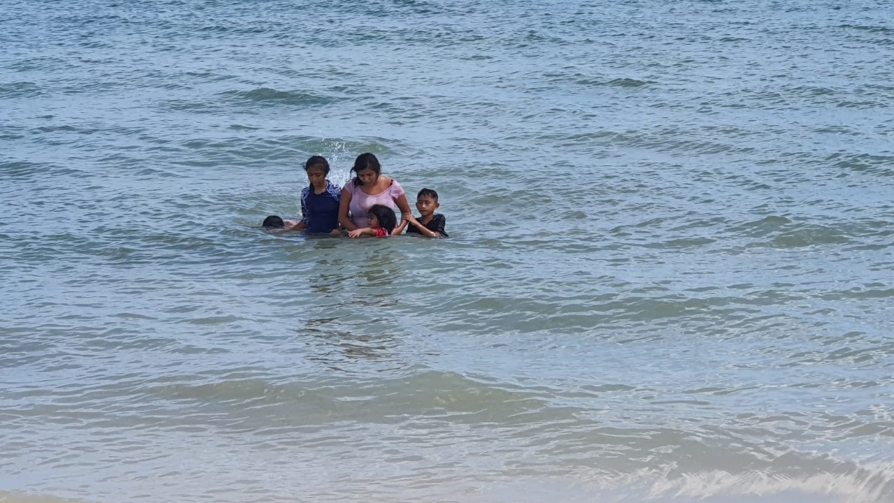 Bañistas violan restricción en Playas de Progreso, Yucatán