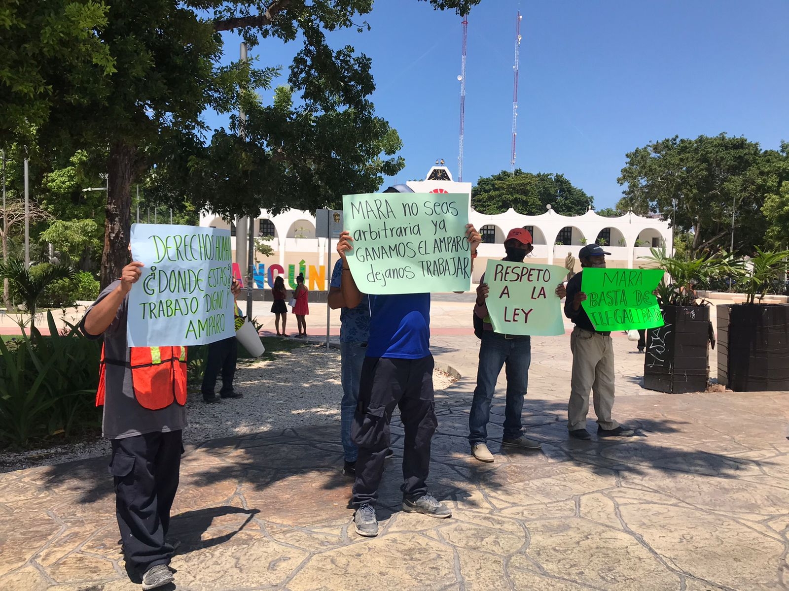 Empleados de empresa recolectora de basura en Cancún exigen sueldos atrasados