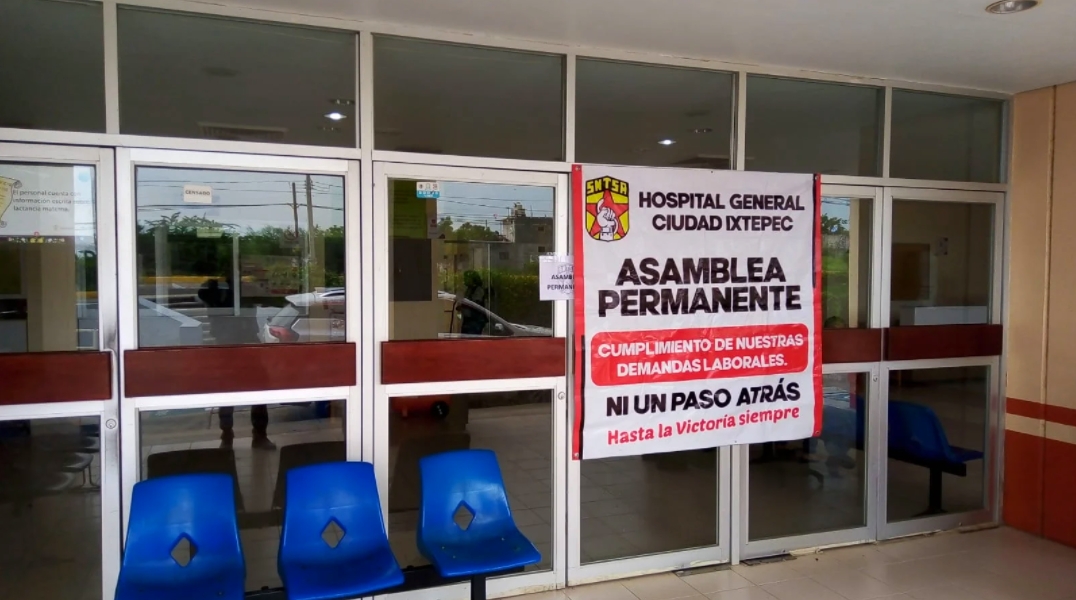 Paro de labores de 200 trabajadores de la salud en hospital de Oaxaca