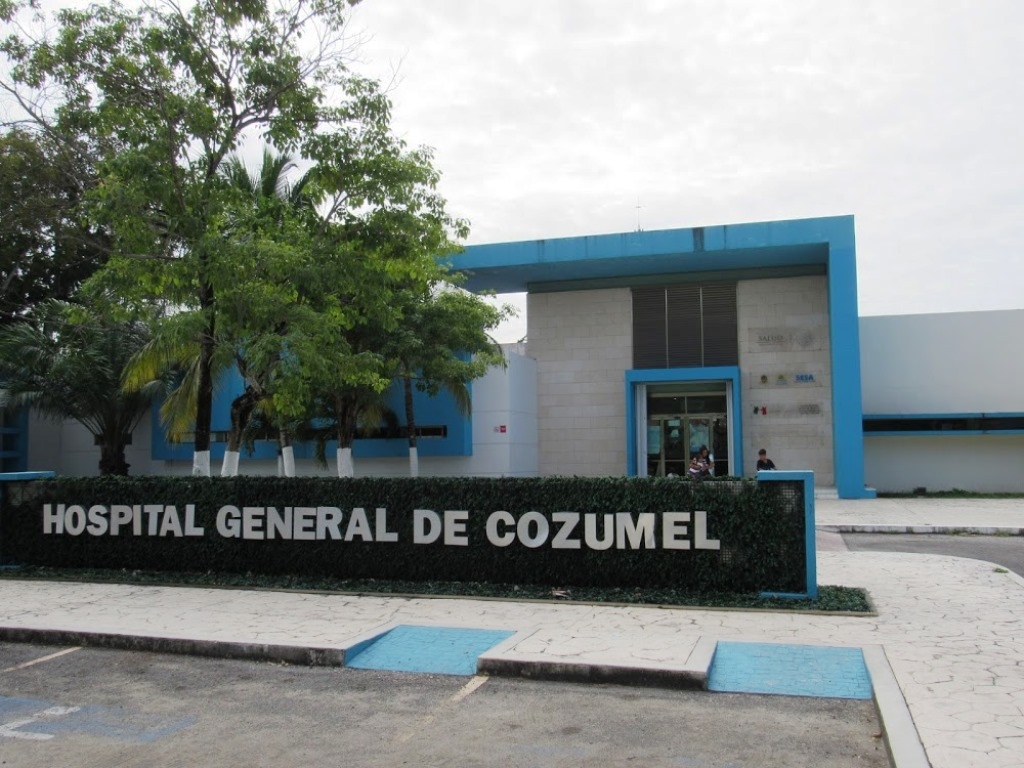 La mujer atropellada por un supuesto elemento militar en Cozumel, permanece internada en el hospital general de la ciudad tras el hecho