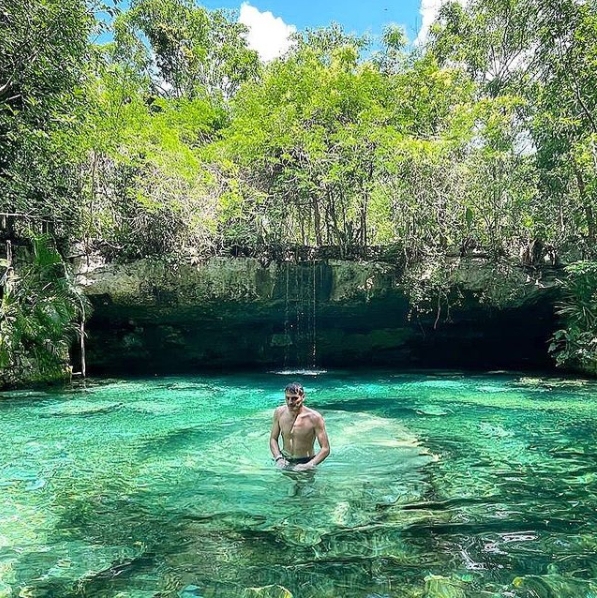 Iker Casillas, exportero del Real Madrid, disfruta de los cenotes en Quintana Roo