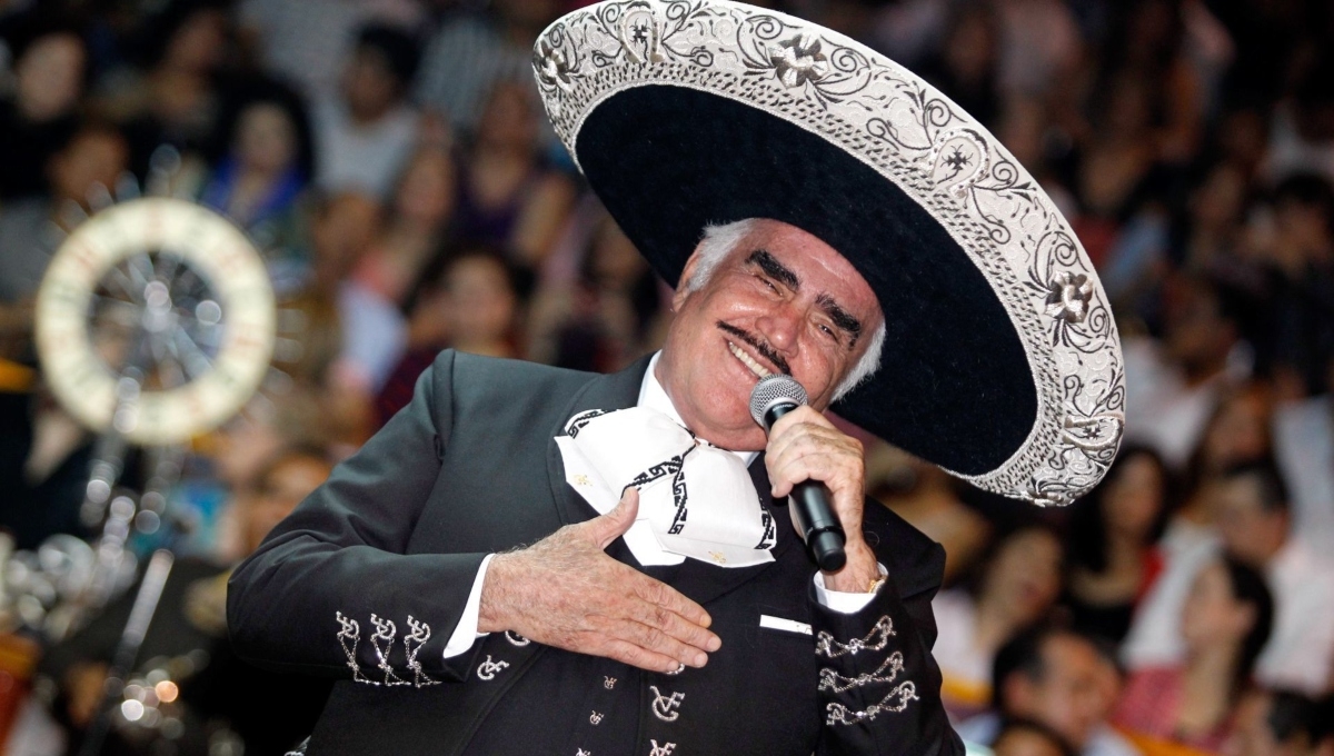 Vicente Fernández permanece despierto; grave, pero estable