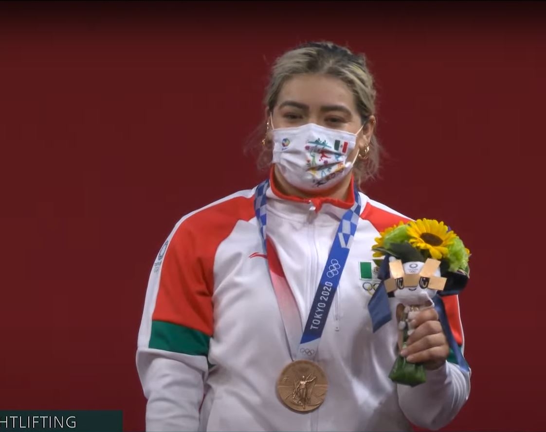 Tokio 2020: Aremi Fuentes gana medalla de bronce en Halterofilia para México