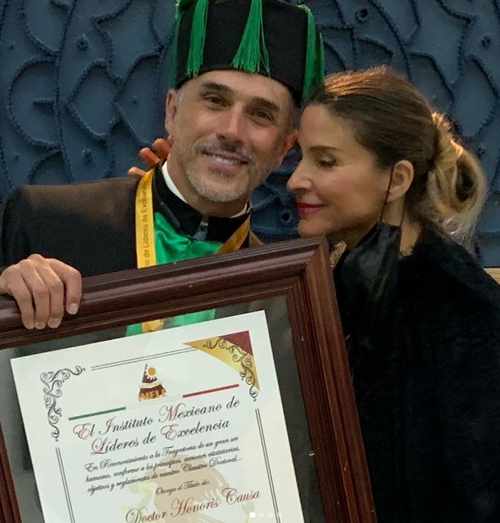 Sergio Mayer compartió en sus redes sociales que fue reconocido con un Honoris Causa