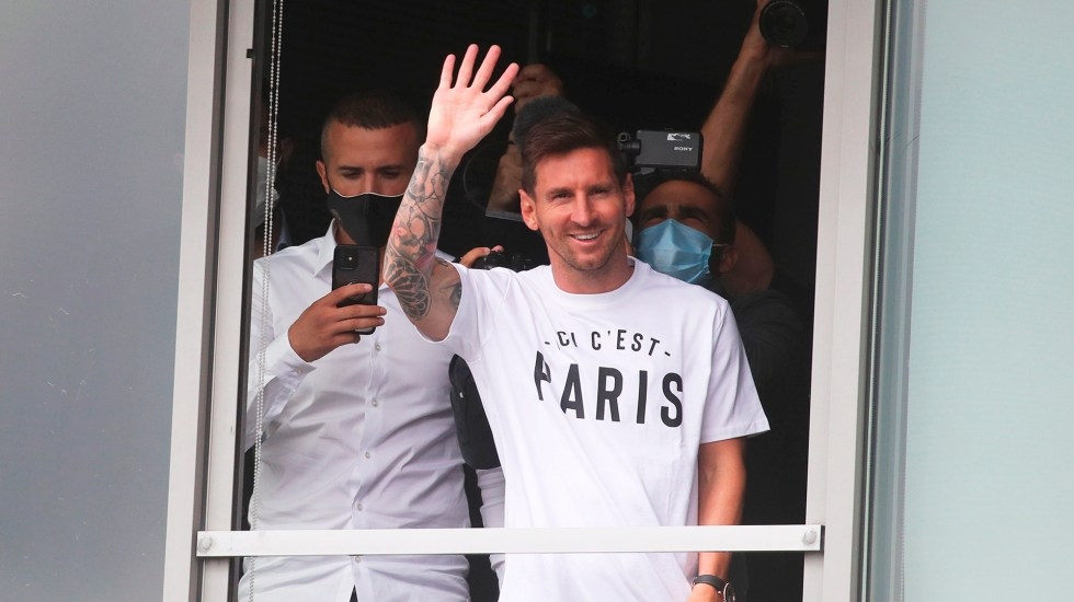 Lionel Messi llega al París y así fue recibido: VIDEO