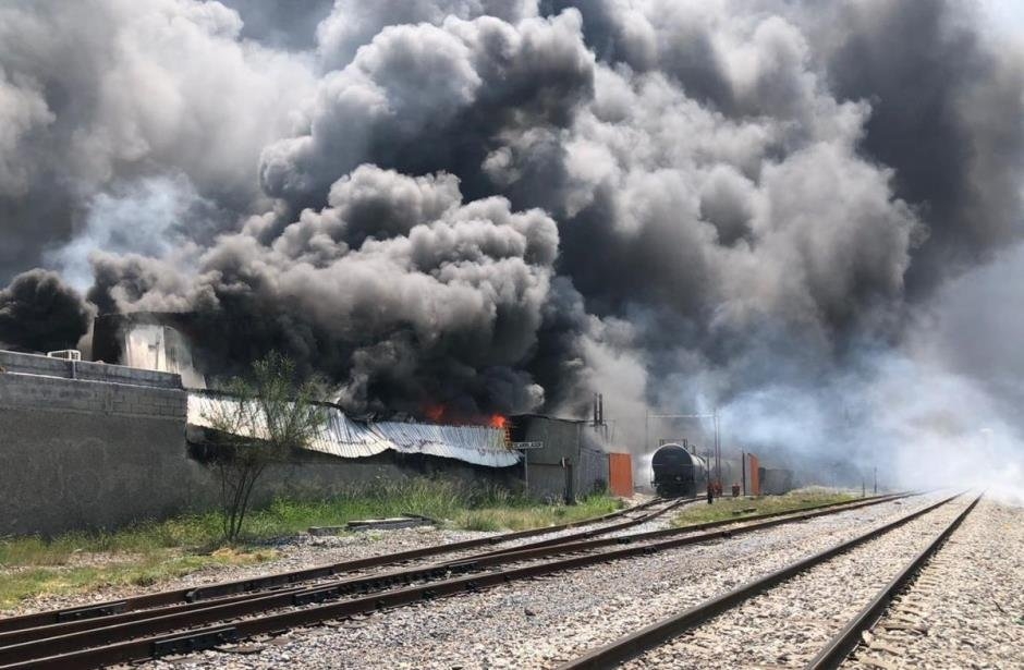 Explosión e incendio en fábrica de Santa Catarina, Nuevo León: VIDEO