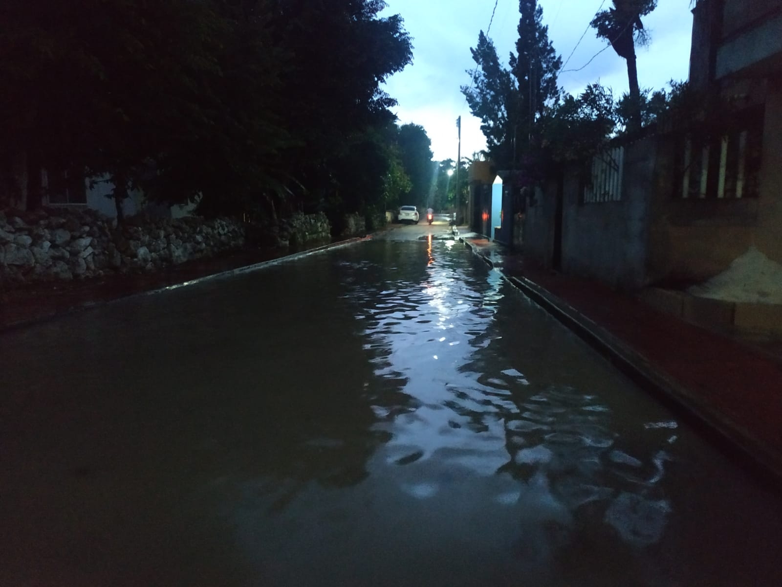 Varias calles de la localidad quedaron inundadas