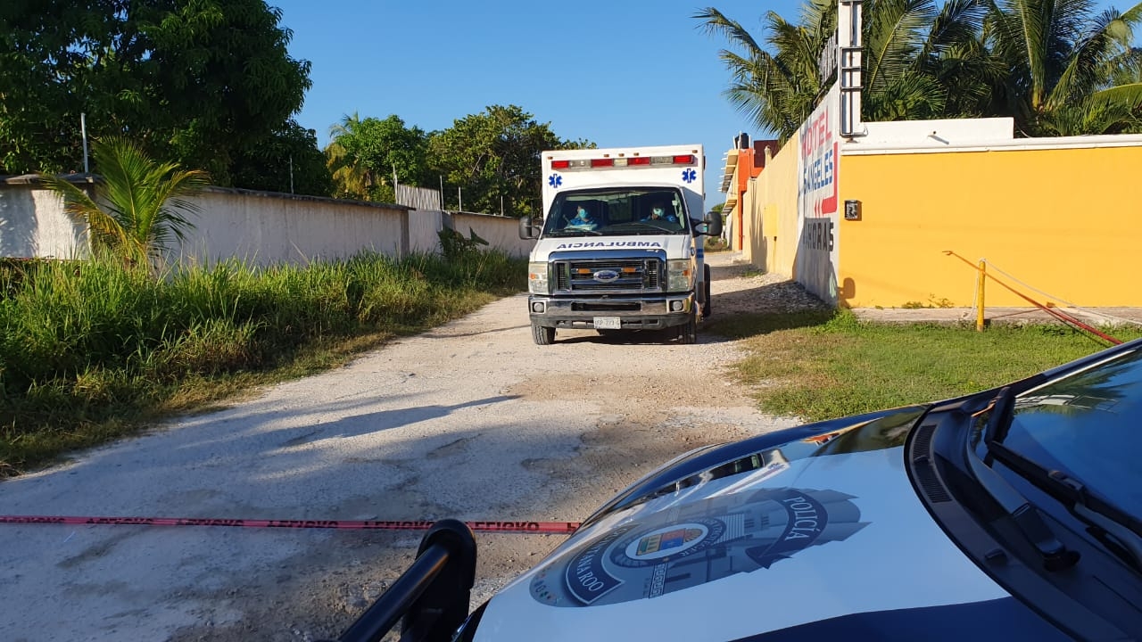 Mujer en estado de ebriedad muere en las escaleras de un motel de Cozumel