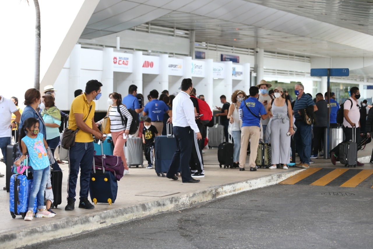 Aeropuerto de Cancún registra 529 vuelos programados en sus terminales