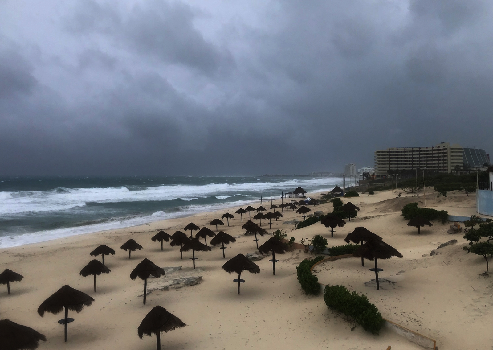 Clima en Cancún: Perturbación en la Península de Yucatán causará lluvias en Quintana Roo
