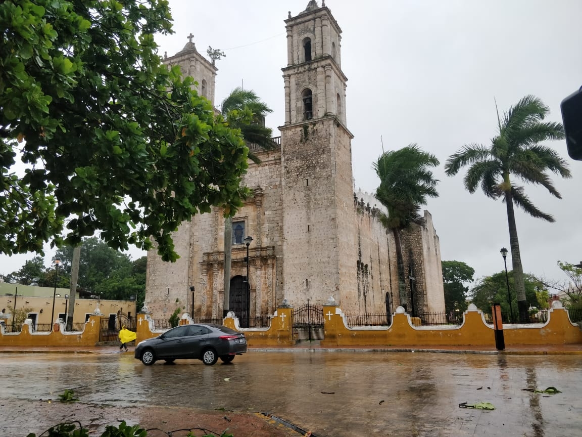 Más de 30 mil usuarios de 15 municipios de Yucatán se quedan sin energía eléctrica por Grace