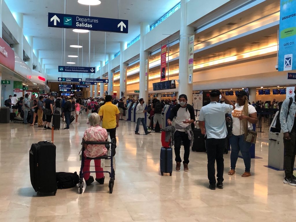 Aeropuerto de Cancún registra 92 vuelos cancelados tras el paso de Grace por Quintana Roo