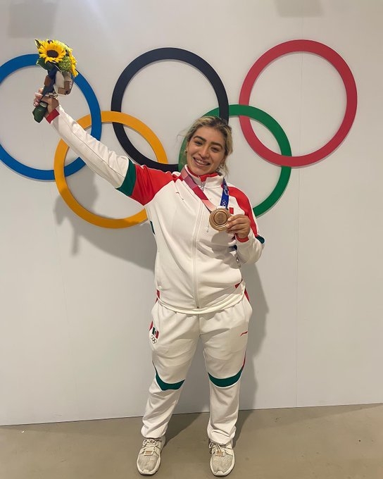 AMLO felicita a pesista Aremi Fuentes por medalla de bronce en Tokio 2020