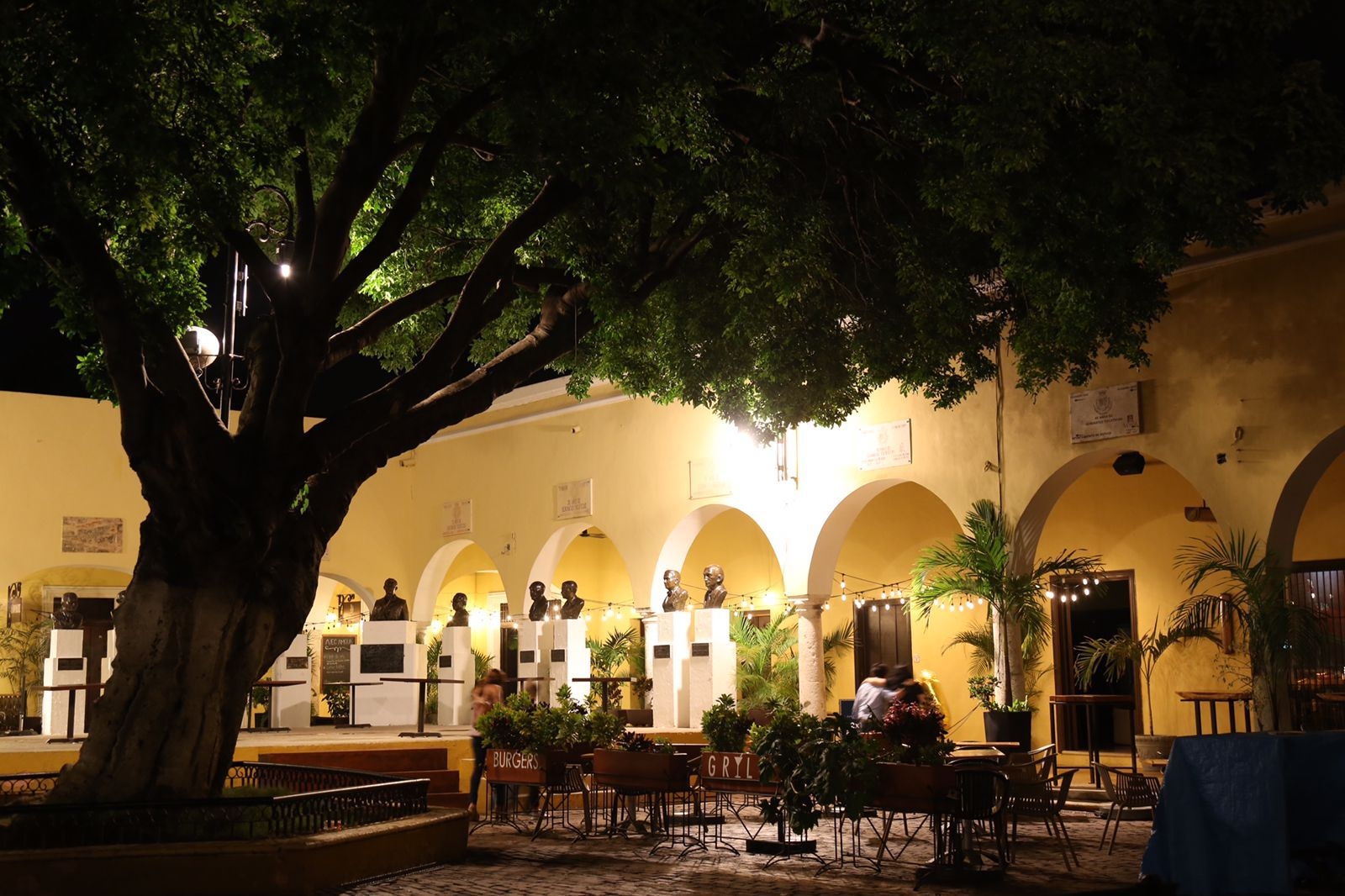 Entra en vigor nuevo horario de cierre para restaurantes en Mérida: VIDEO