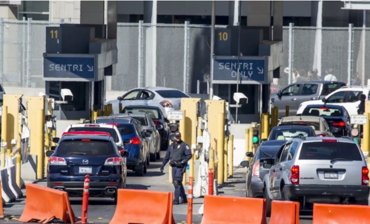 El Gobierno de Estados Unidos anunció la extensión al 21 de octubre las restricciones de viajes no esenciales en sus fronteras terrestres con México y Canadá