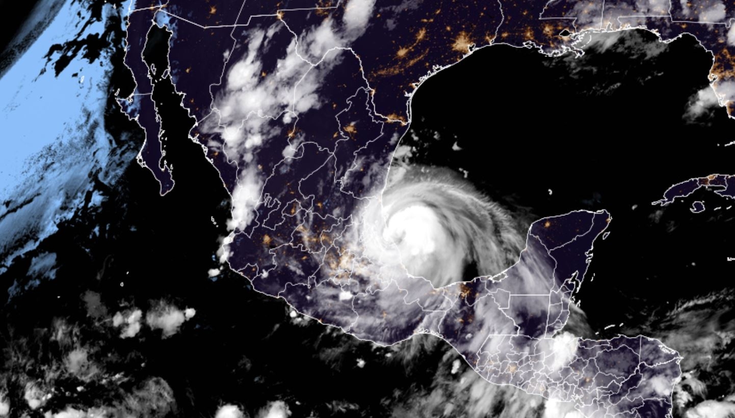 Huracán Grace ya es categoría 3; continúa en dirección hacia Veracruz