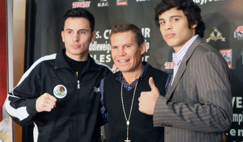 El boxeador Julio César Chávez con sus hijos, Omar y Julio César Jr