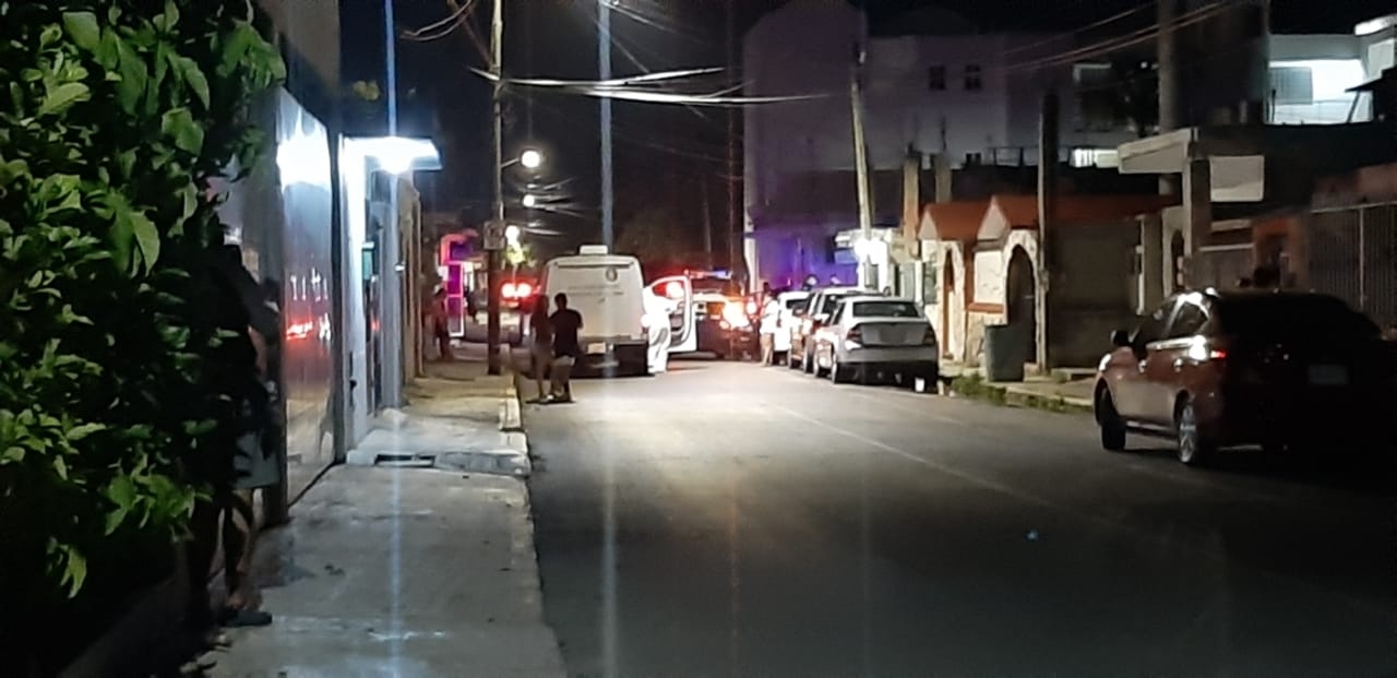 Personal del Semefo en Cozumel realizó el levantamiento del cadáver que estaba dentro de una cuartería