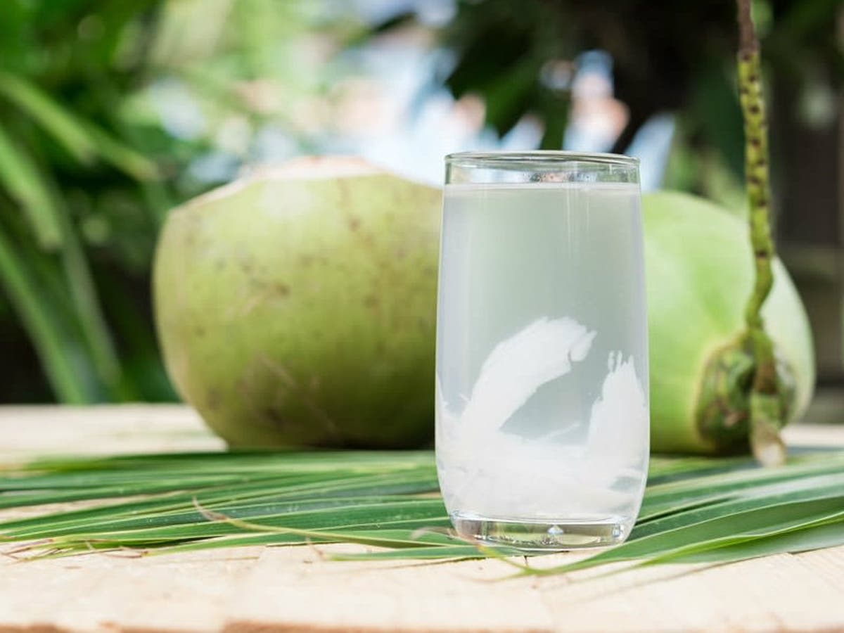 Estos son los beneficios para tu cuerpo por tomar agua de coco