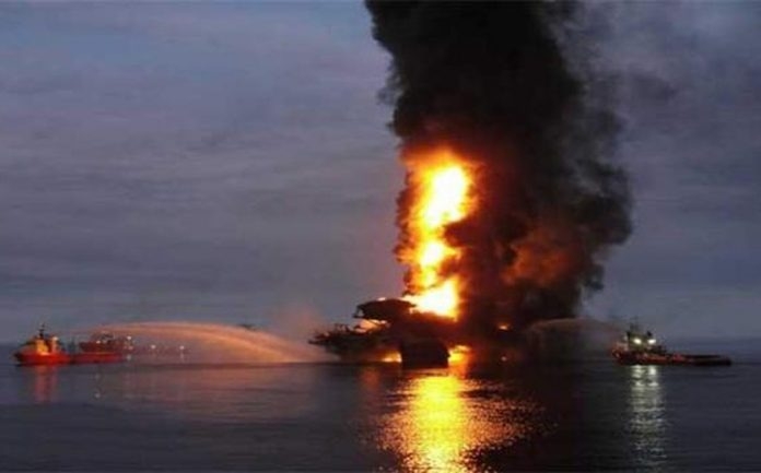 Indigna a petroleros muerte de colegas en explosión de la plataforma Ku-Alfa en Campeche