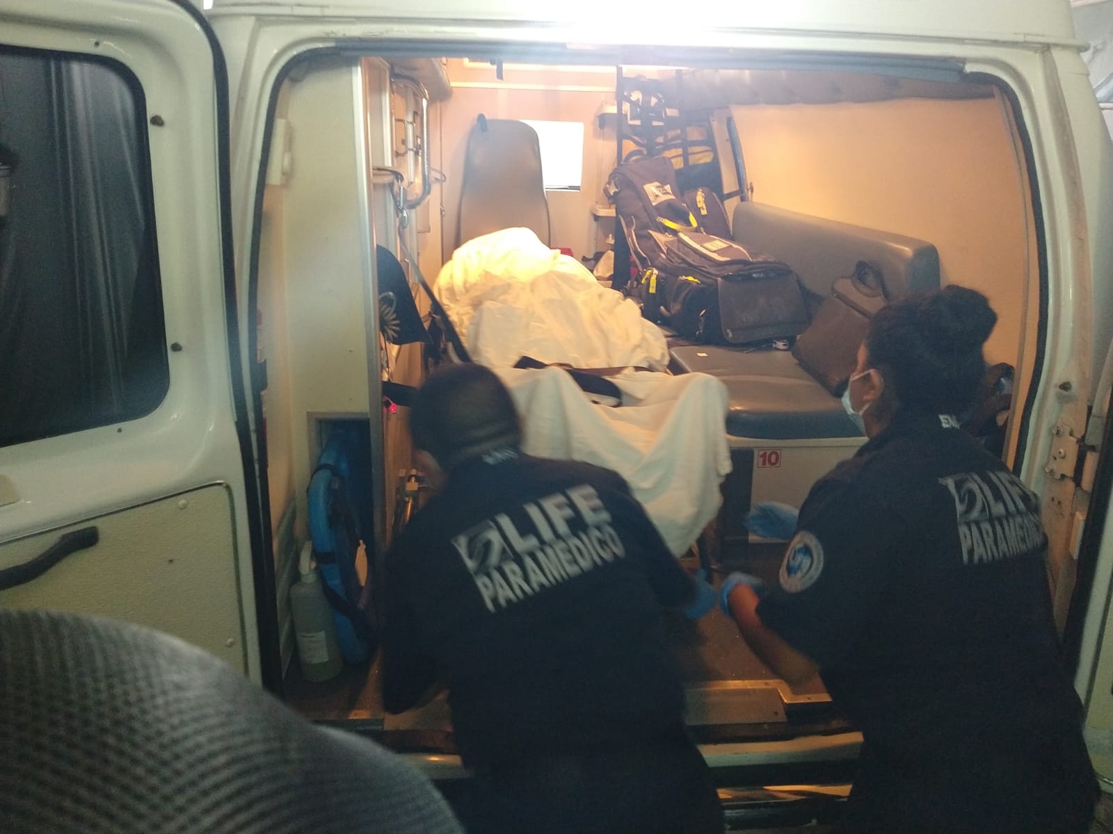 Trasladan a hombre baleado en Isla Mujeres al hospital de Cancún