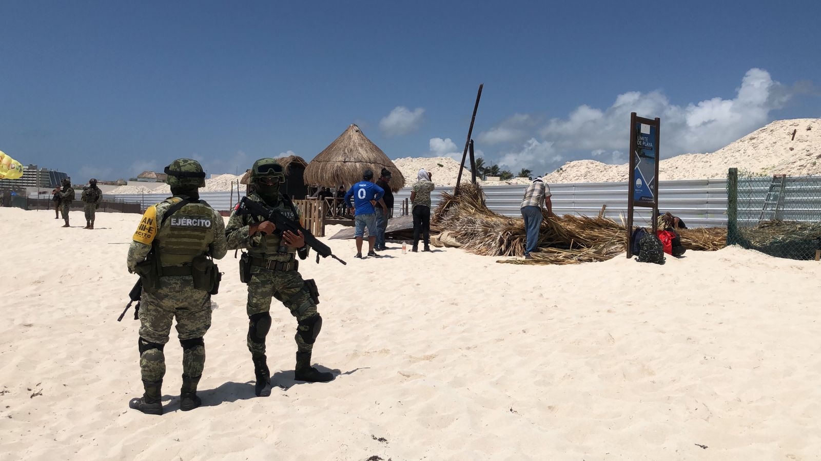 Así fue el operativo policiaco de la FGE Q.Roo en Playa Delfines de Cancún: FOTOS