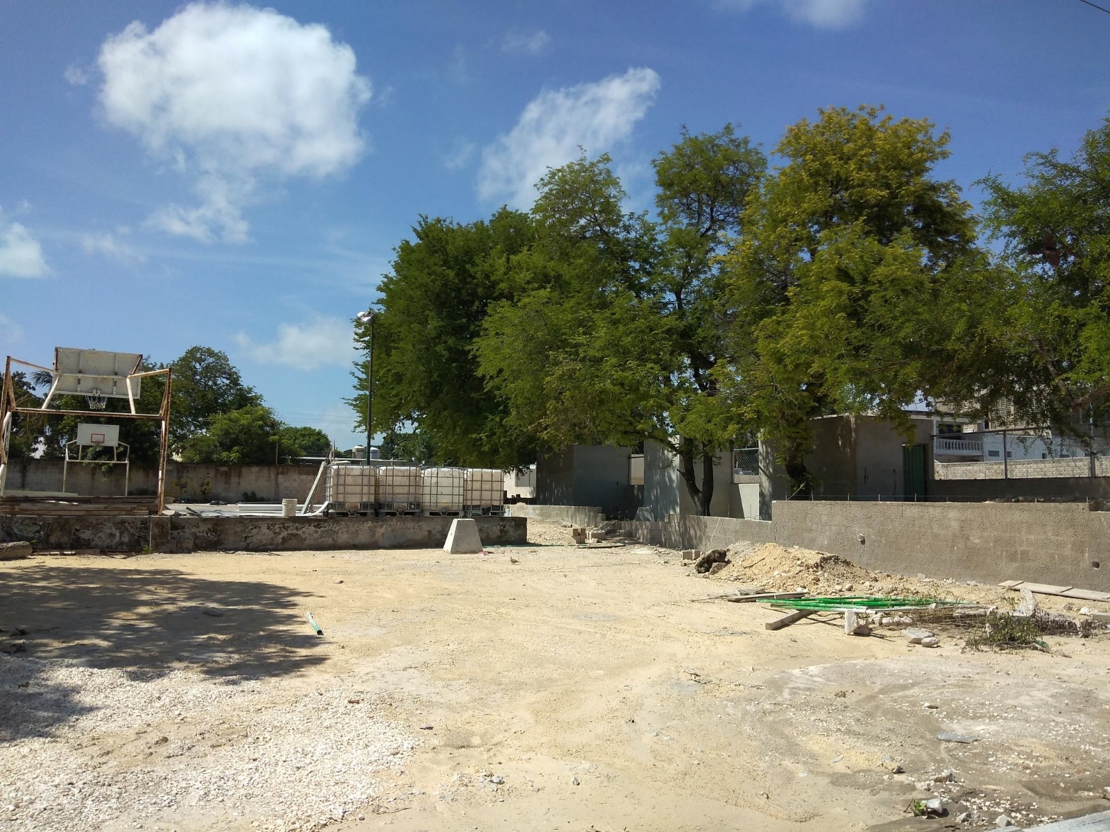 Por falta de pago, trabajadores dejan obra inconclusa en Sabancuy, Campeche