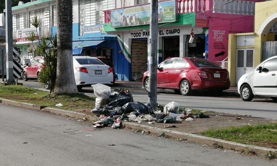 En las calles de Felipe Carrillo Puerto se pueden observar cúmulos de basura