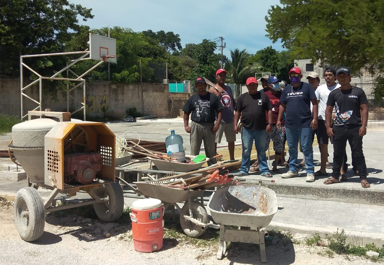 Trabajadores de Sabancuy amenazan con vender herramientas de obra por falta de pago