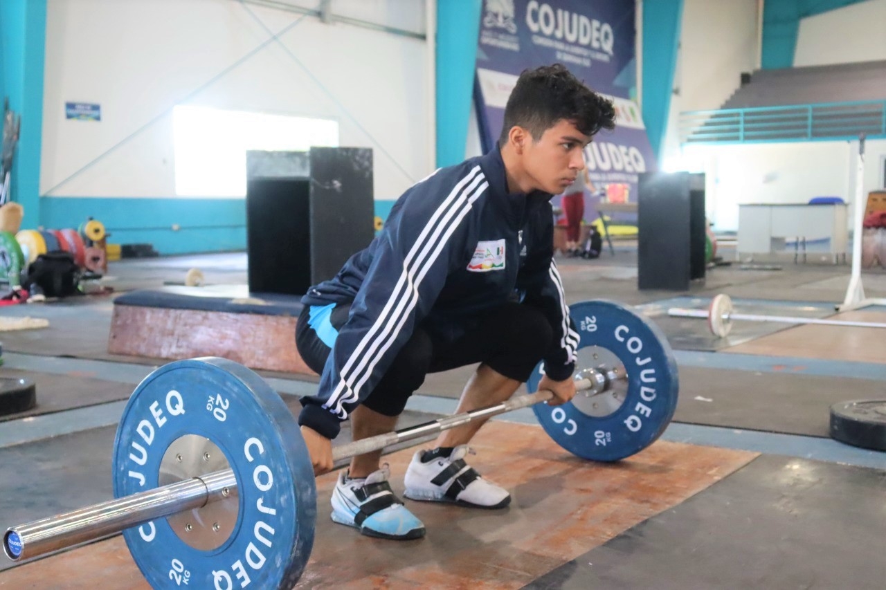 El atleta lleva a cabo sus entrenamientos en el gimnasio de la Unidad Deportiva “Bicentenario”
