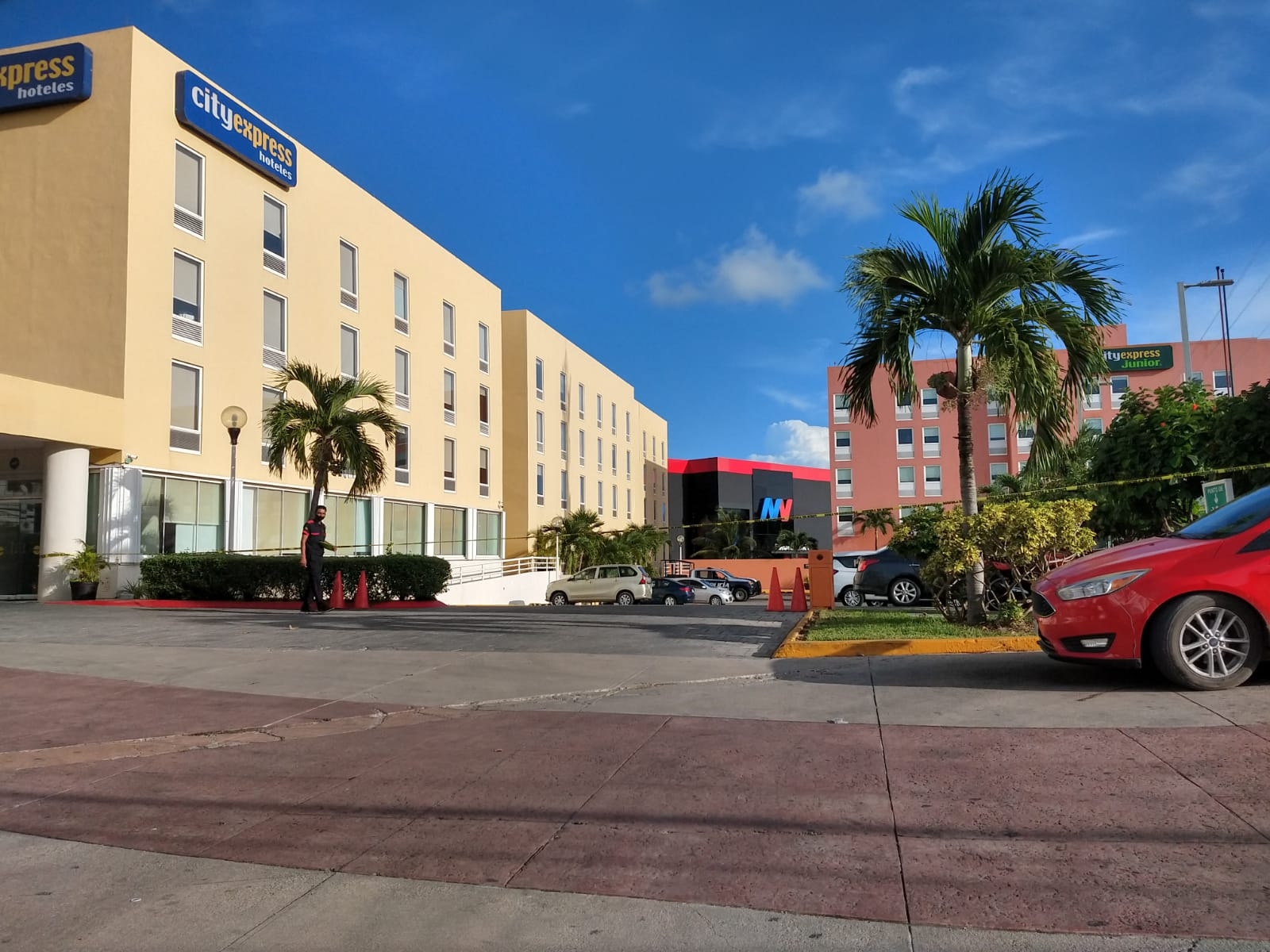 Hombres armados intentan asesinar a huésped de un hotel en Zona Centro de Cancún