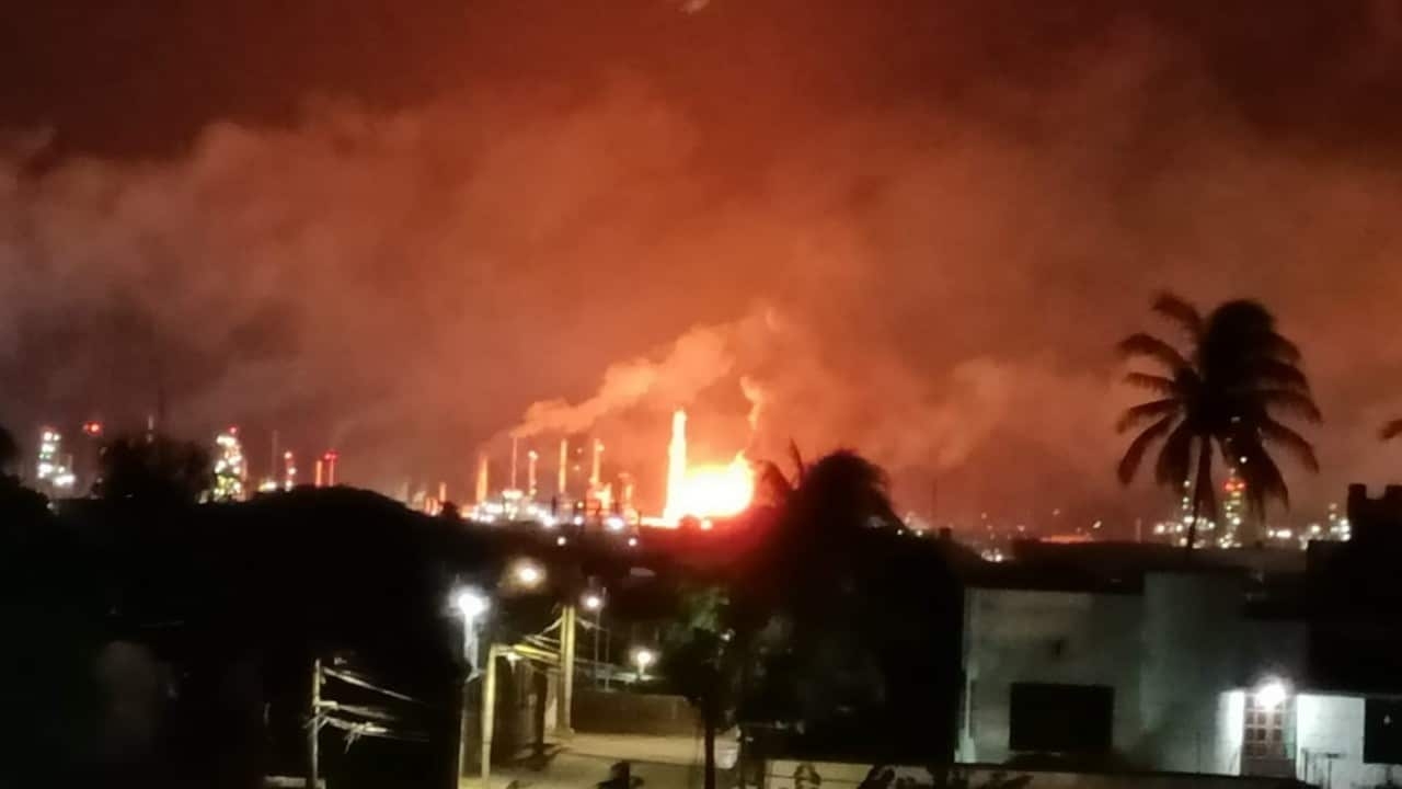 Así fue el incendio en la refinería de Salina Cruz, Oaxaca: VIDEO