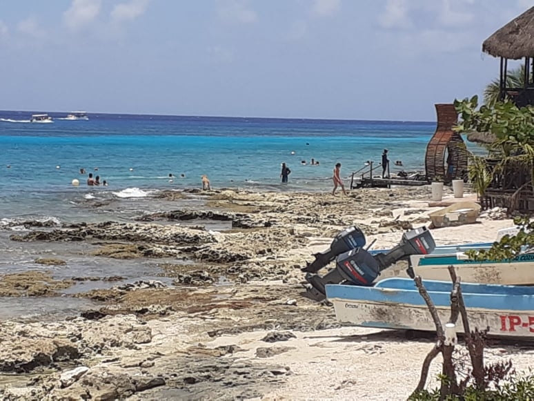 Vecinos de Cozumel se quedan sin espacios en playas públicas