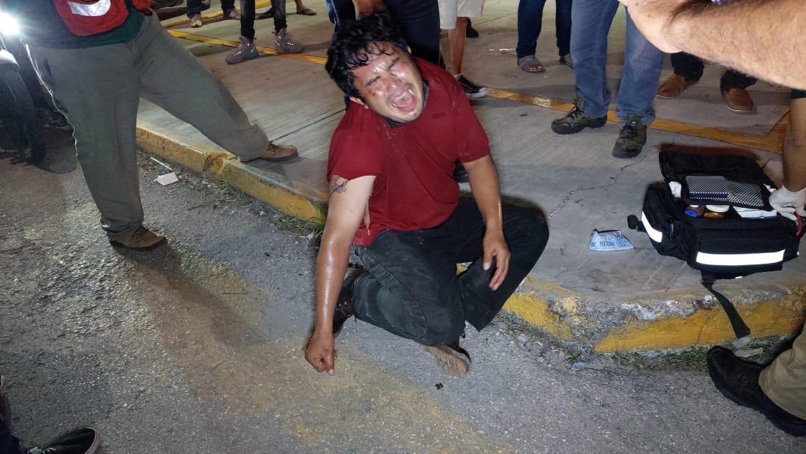 Motociclistas golpean a un hombre que intentó asaltarlos en Ciudad del Carmen