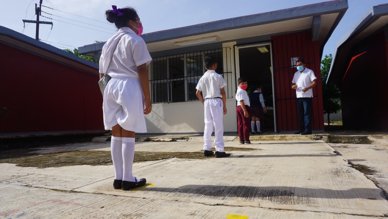 A la maestra ya se les brindaron todas las facilidades conforme a lo que estipula el Plan de Regreso a Clases Presenciales