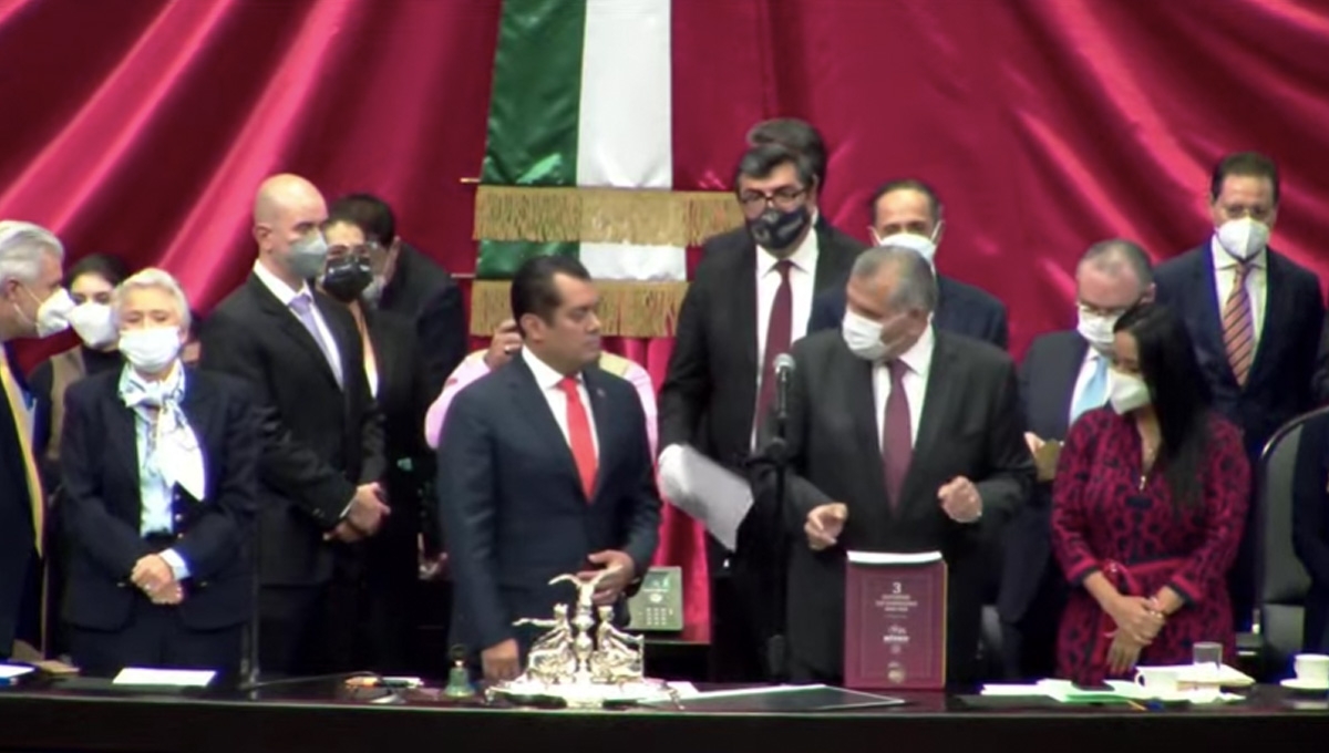 Adán Augusto López entrega Tercer Informe de Gobierno de AMLO al Congreso