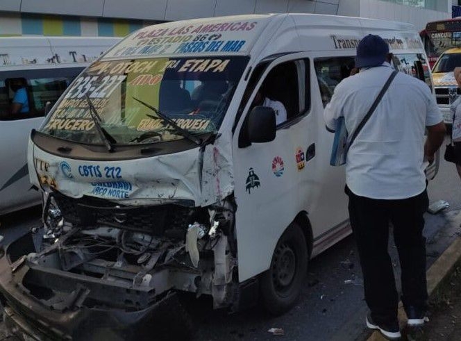 Choque en la Avenida Tulum deja 10 lesionados en Cancún