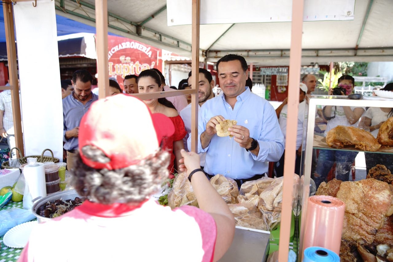 Para los gastos de comida dentro de las instalaciones del Ayuntamiento de Mérida, Renán Barrera cuenta con más de 760 pesos