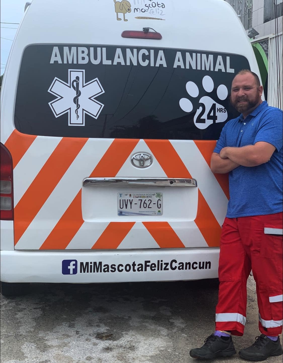 El servicio de rescate médico para animales es uno de los proyectos del doctor Olaf Navarrete
