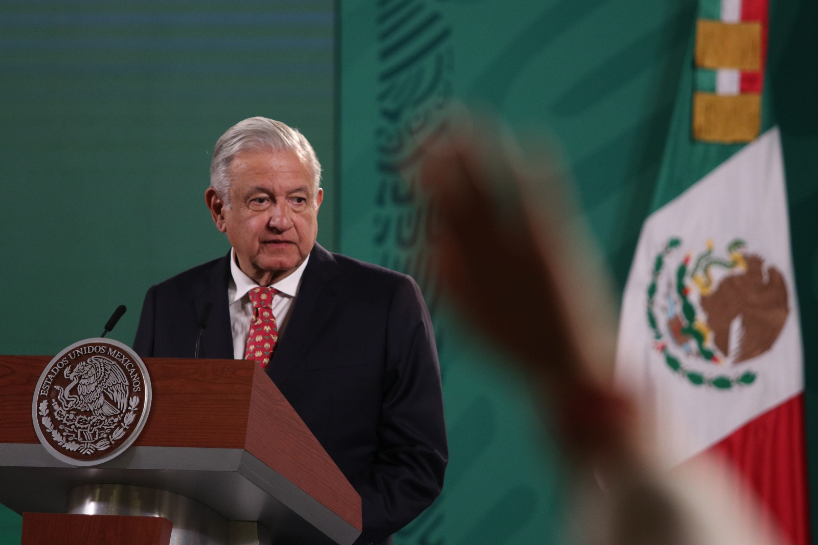 "Vamos a seguir invitando a otros gobernadores y dirigentes que han hecho un buen trabajo", adelanta el presidente López Obrador