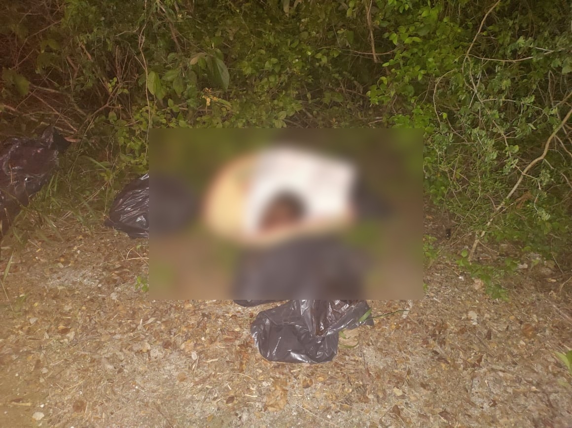 El cuerpo estaba dentro de bolsas negras, a excepción de la cabeza, que estaba expuesta arriba de un sombrero en Tulum